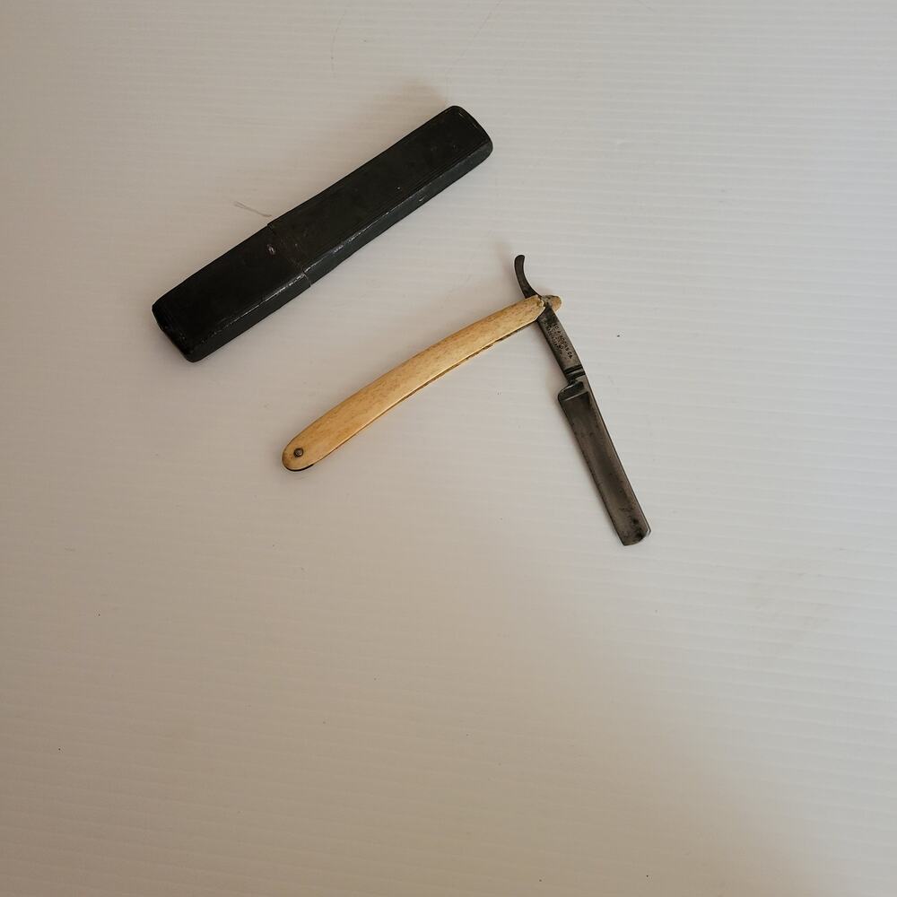 Vintage Theo A. Kochs Co Chicago Straight Razor Shavkleen Carved Handle